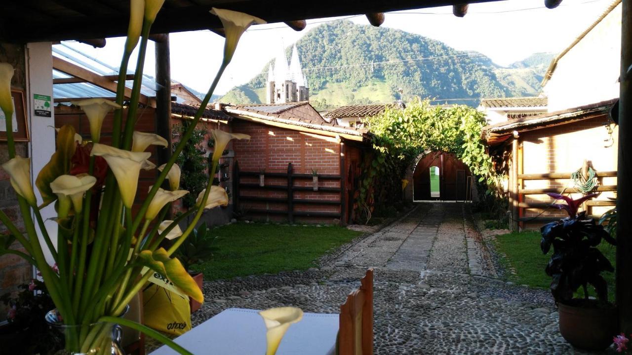 Hotel Kantarrana Urbana Jardín Kültér fotó