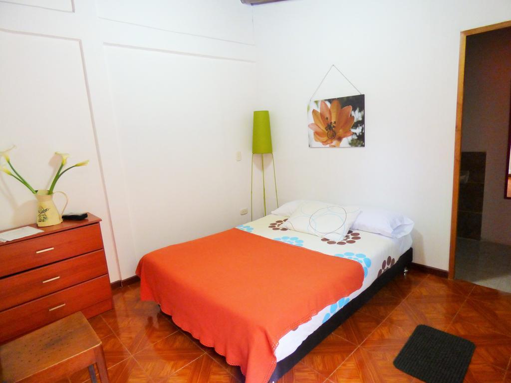 Hotel Kantarrana Urbana Jardín Szoba fotó