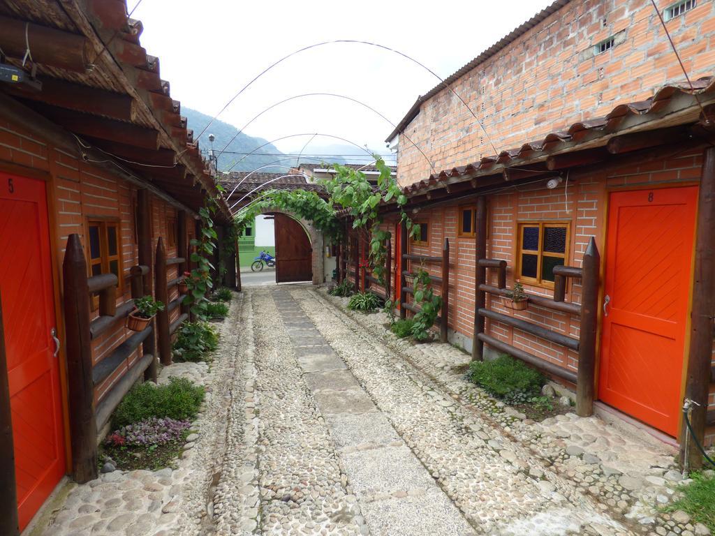 Hotel Kantarrana Urbana Jardín Szoba fotó