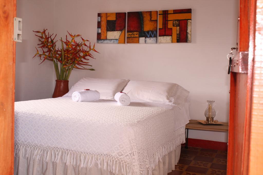 Hotel Kantarrana Urbana Jardín Szoba fotó